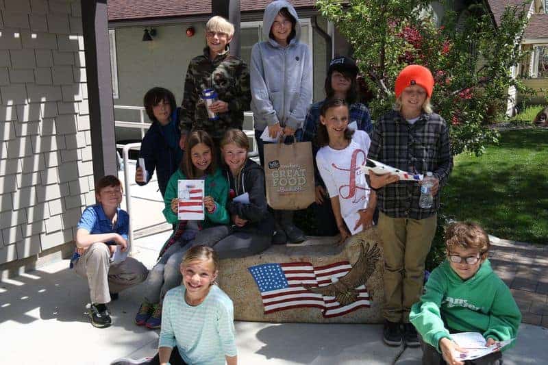 5th graders outside the veterans guest house