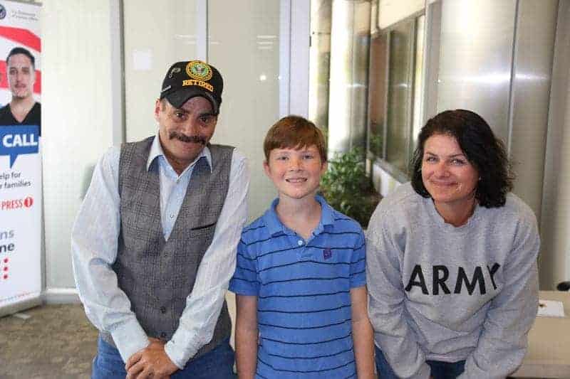 5th grader next to veterans