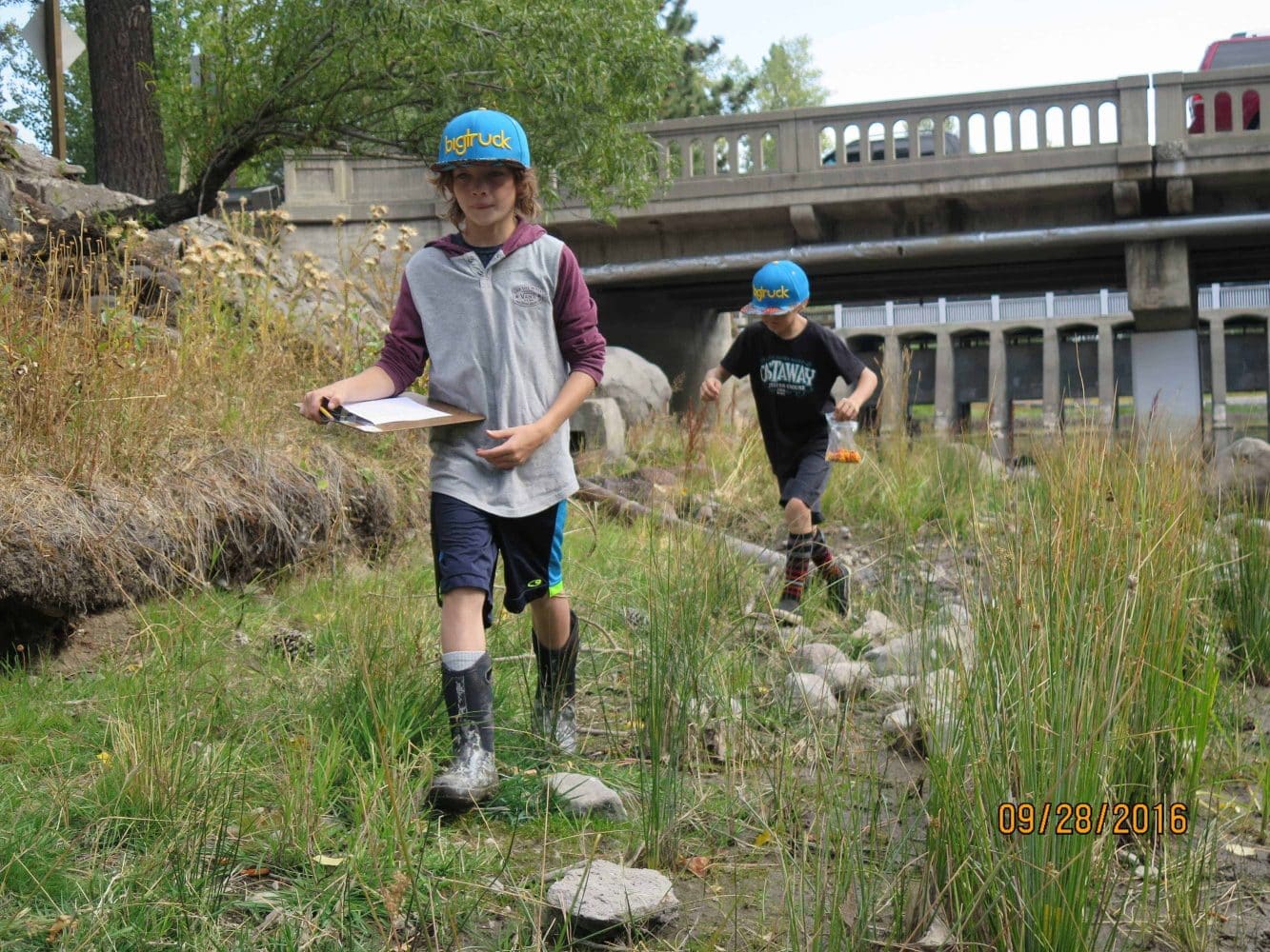 4th graders at the truckee river
