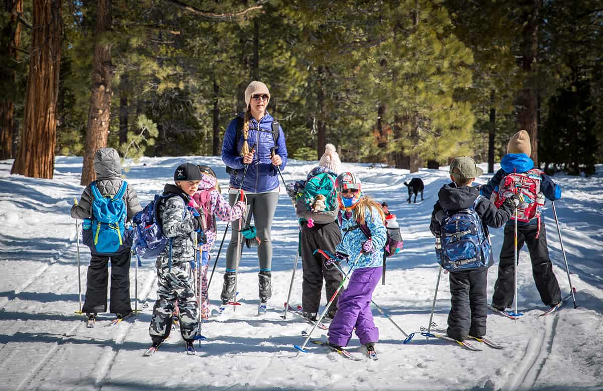 students and their teacher on their skiis