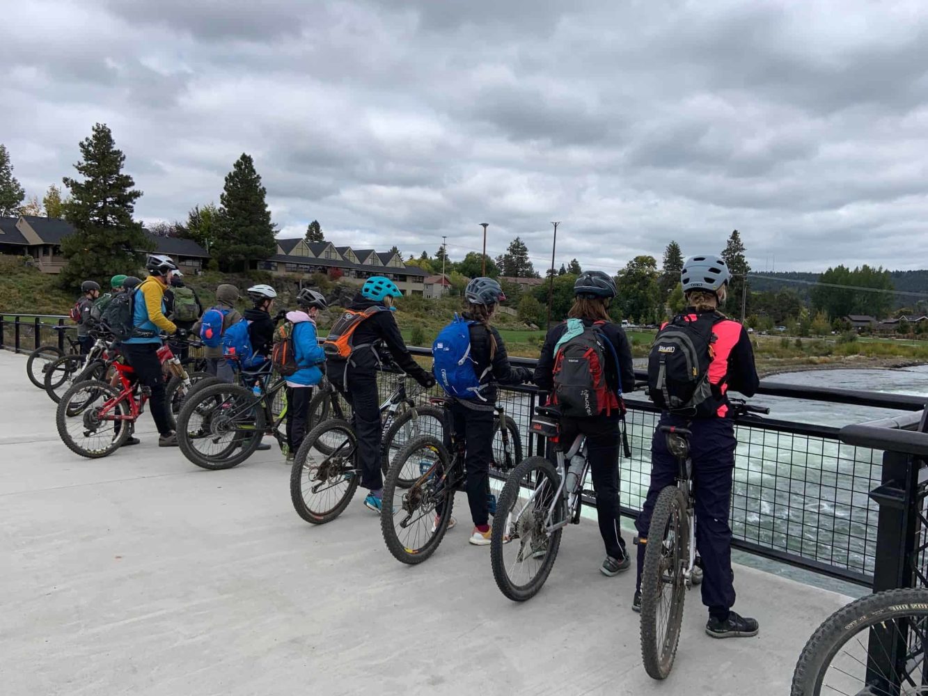 students with bikes on a deschutes river bridge