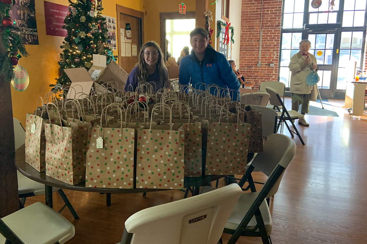 lots of giftbags sitting on a table