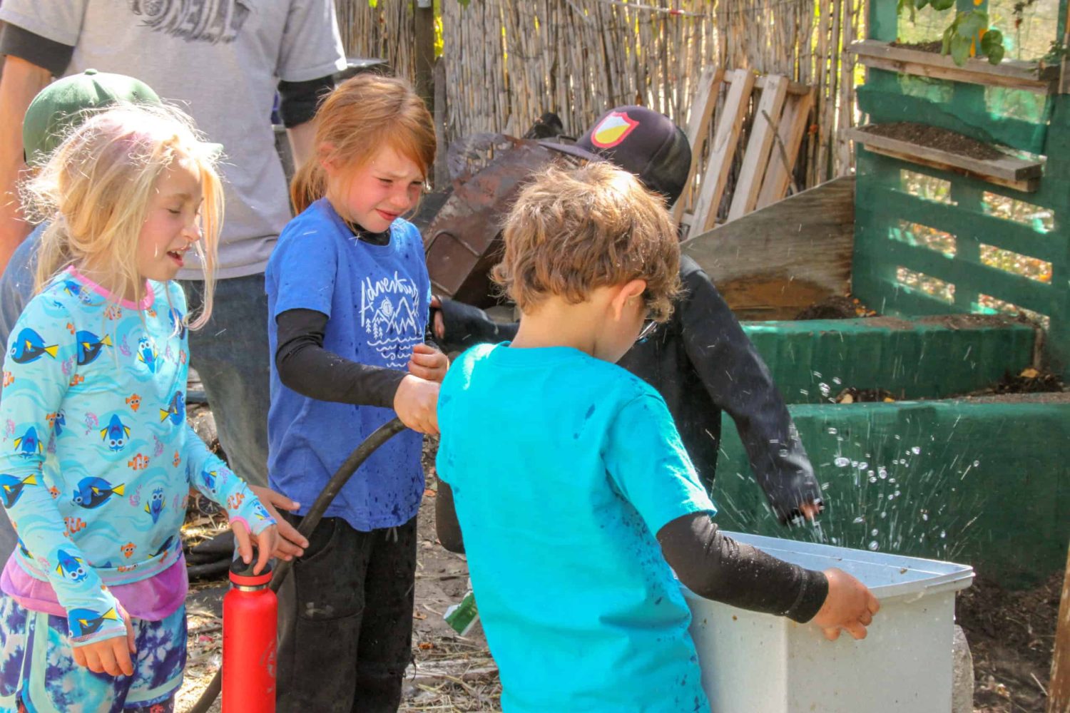kids practicing zero waste guidelines